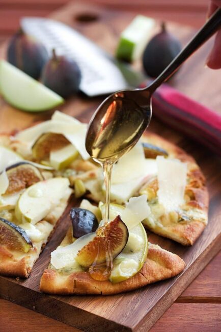 Warm Fig, Apple and Gorgonzola Flatbread fig-apple-gorgonzola-flatbread